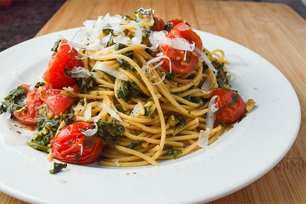 Cherry Tomato and Spinach Pasta