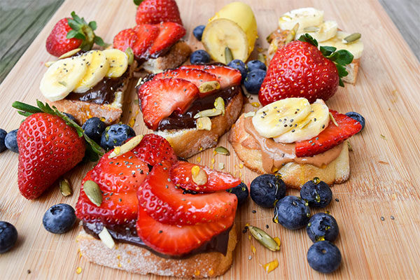Chocolate and Peanut Butter Fruit Toasts