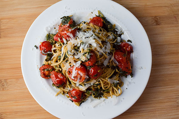 Cherry Tomato and Spinach Pasta