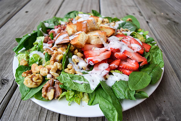 Strawberry, Walnut Spinach Salad