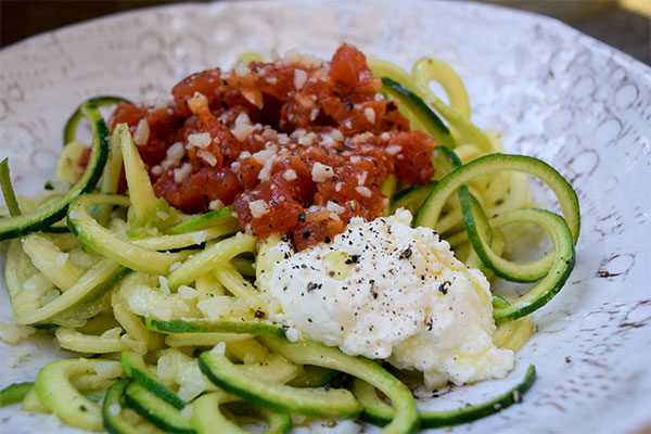 Zucchini Noodles with Tomatoes