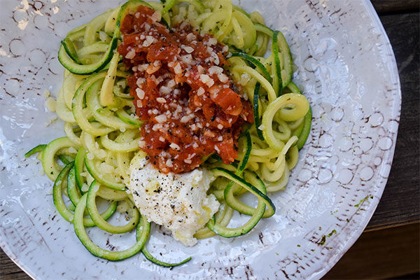 Zucchini Noodles with Tomatoes