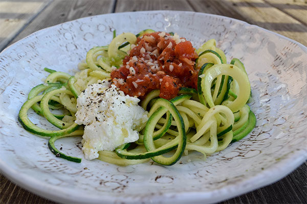 Zucchini Noodles with Tomatoes