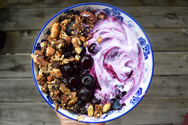 Yogurt with Blueberries and Granola